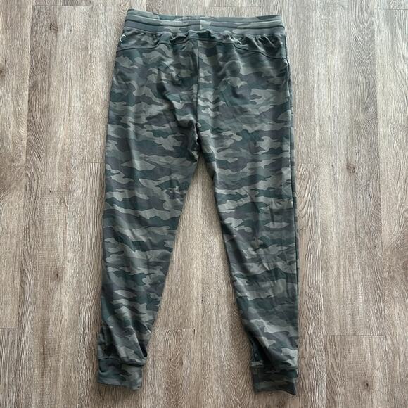 ZYIA Green Camo Unwind Joggers Size Large - Picture 6 of 6